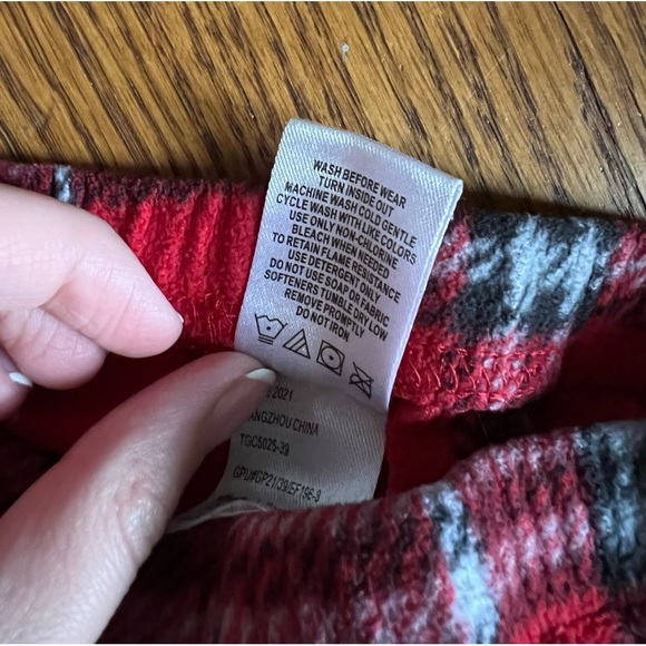 🔴ELF ON THE SHELF: Boy’s size M, Elf on the Shelf matching pajama set preowned. - Picture 12 of 14